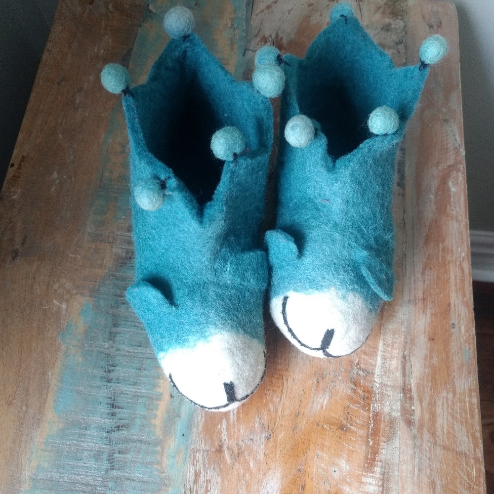 2/22 Animal Felted Slippers size 10